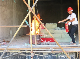 滅火器使用演練