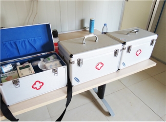 藥箱準(zhǔn)備齊全